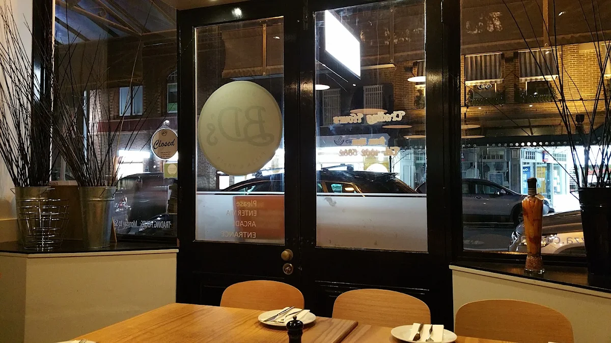 Vibe, BD's Woodfired Pizza and Pasta