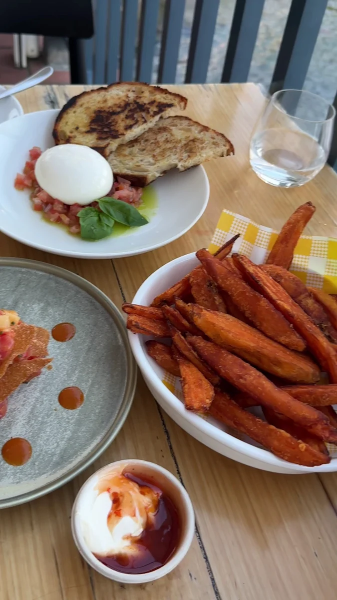 Food & drink, Foys Kirribilli