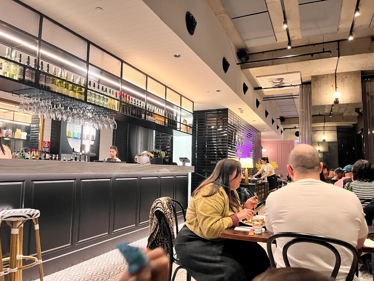 Vibe, Jags Restaurant
