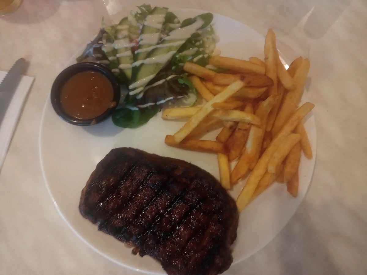 Food & drink, The Cove Bar & Grill