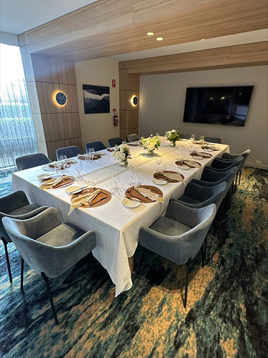 Vibe, Nautica Bar & Restaurant
