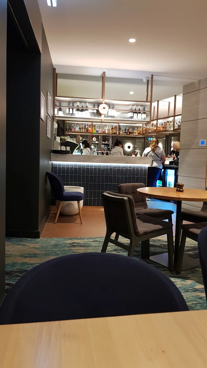 Vibe, Nautica Bar & Restaurant