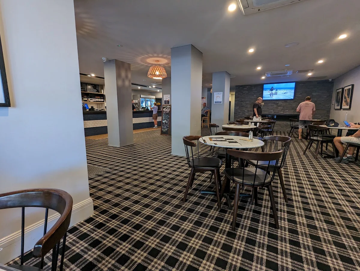 Vibe, Tudor Hotel Tamworth