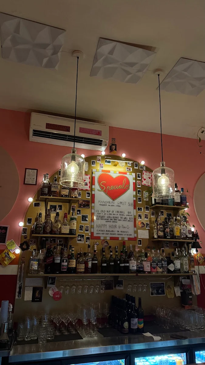 Vibe, Bar Love
