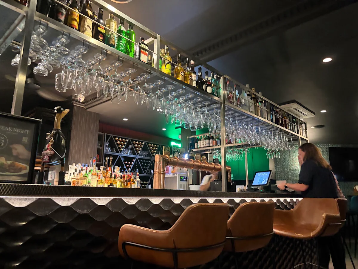 Vibe, Birdcage Dining Room & Garden Bar
