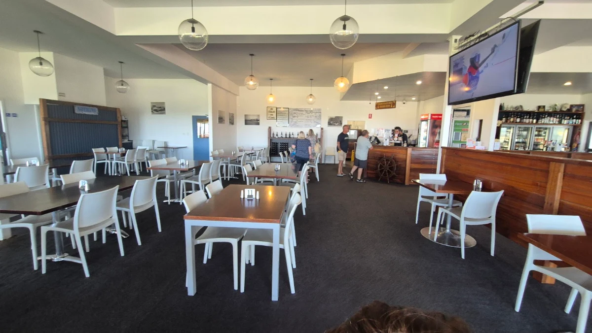Vibe, Tavern on Turton