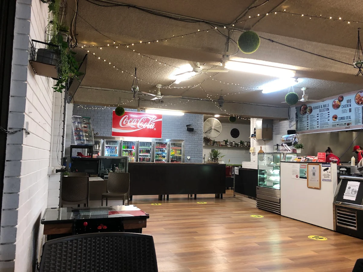 Vibe, Burgie's Burger Bar & Cafe