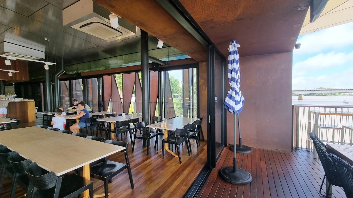 Vibe, Boathouse