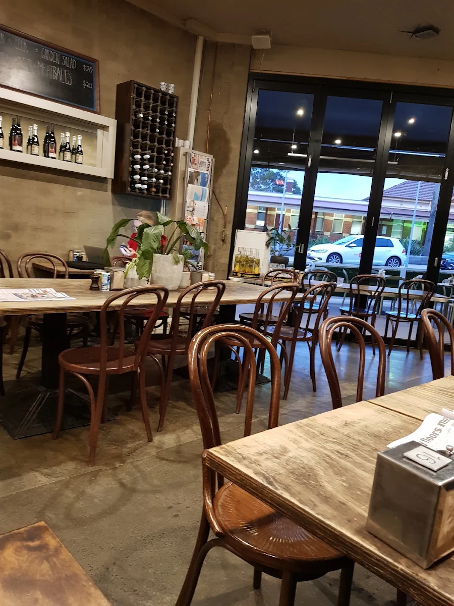 Vibe, Cafe Limoncello