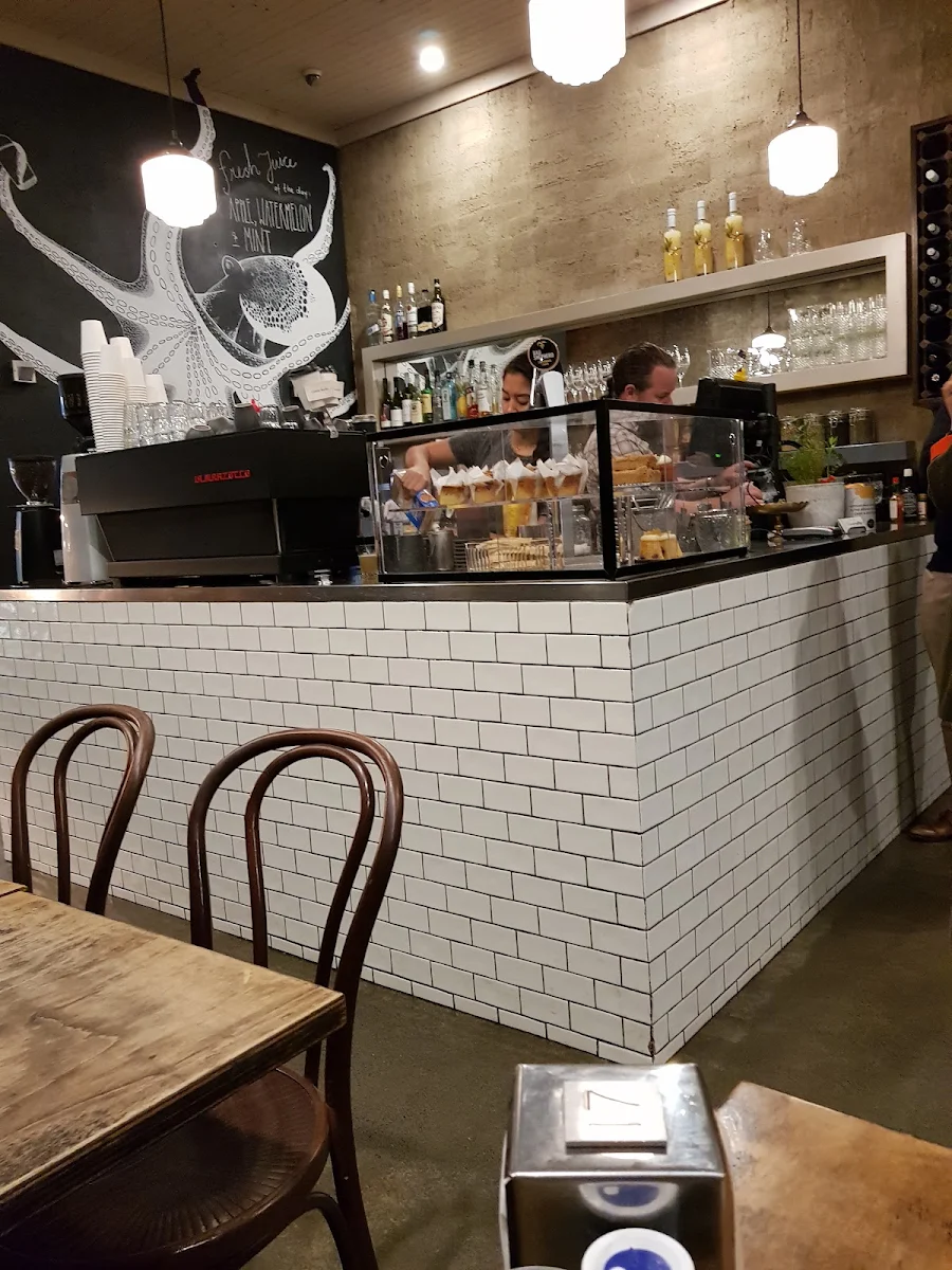Vibe, Cafe Limoncello