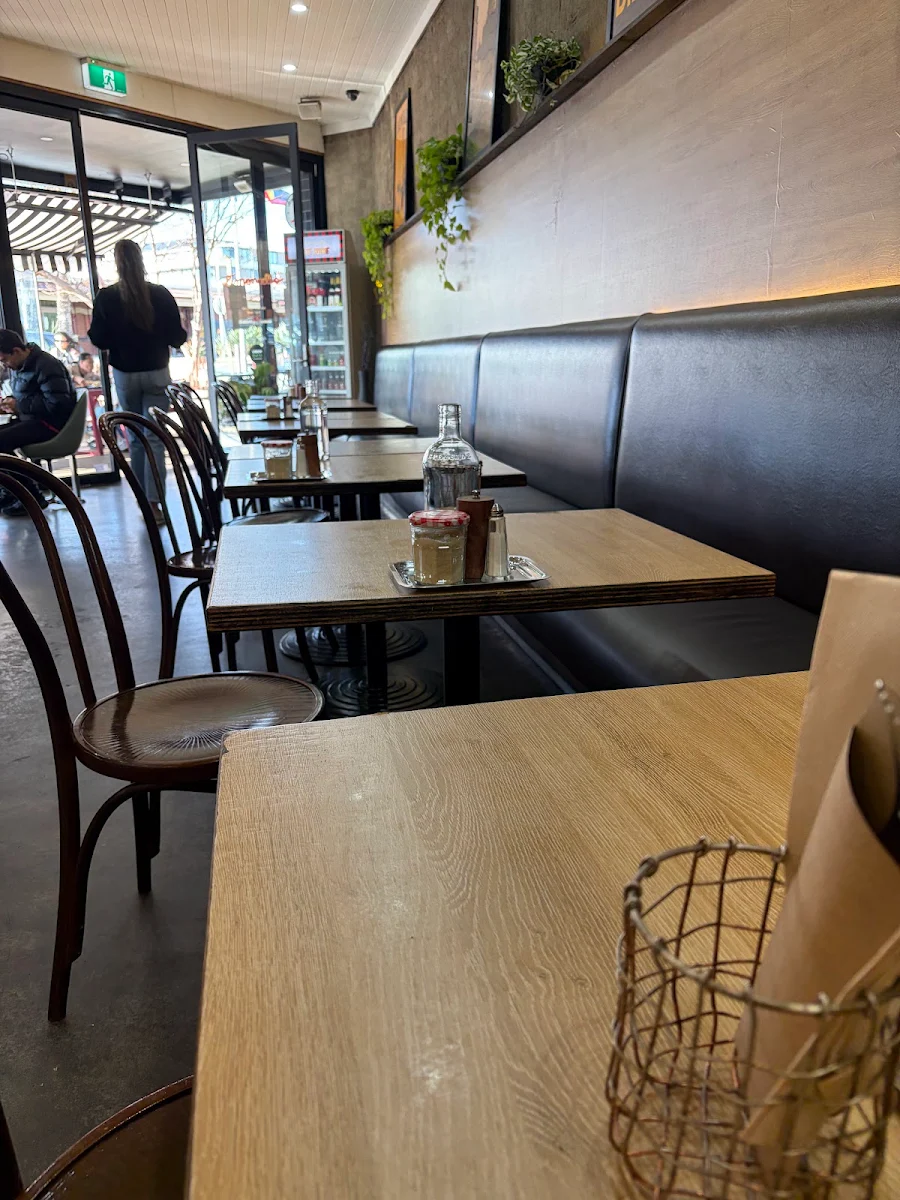 Vibe, Cafe Limoncello