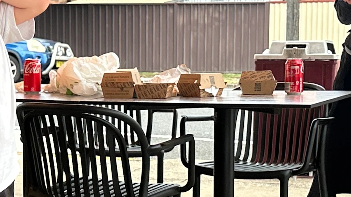 Vibe, Hariri Chickens Panania