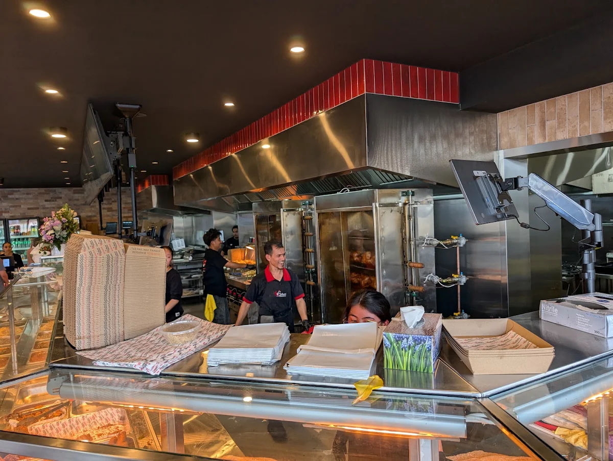 Vibe, Hariri Chickens Panania