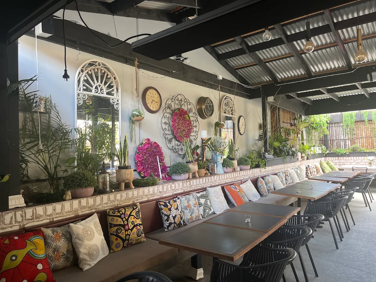 Vibe, Thai Garden Restaurant