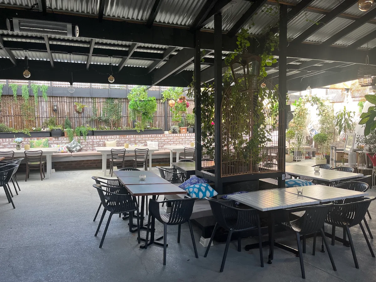 Vibe, Thai Garden Restaurant