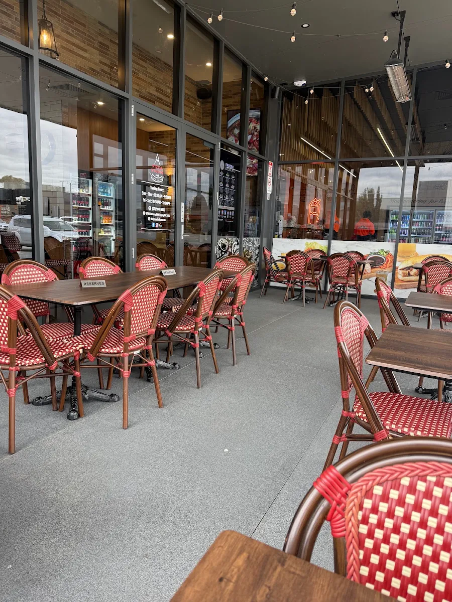 Vibe, The Pizza Studio Cafe'