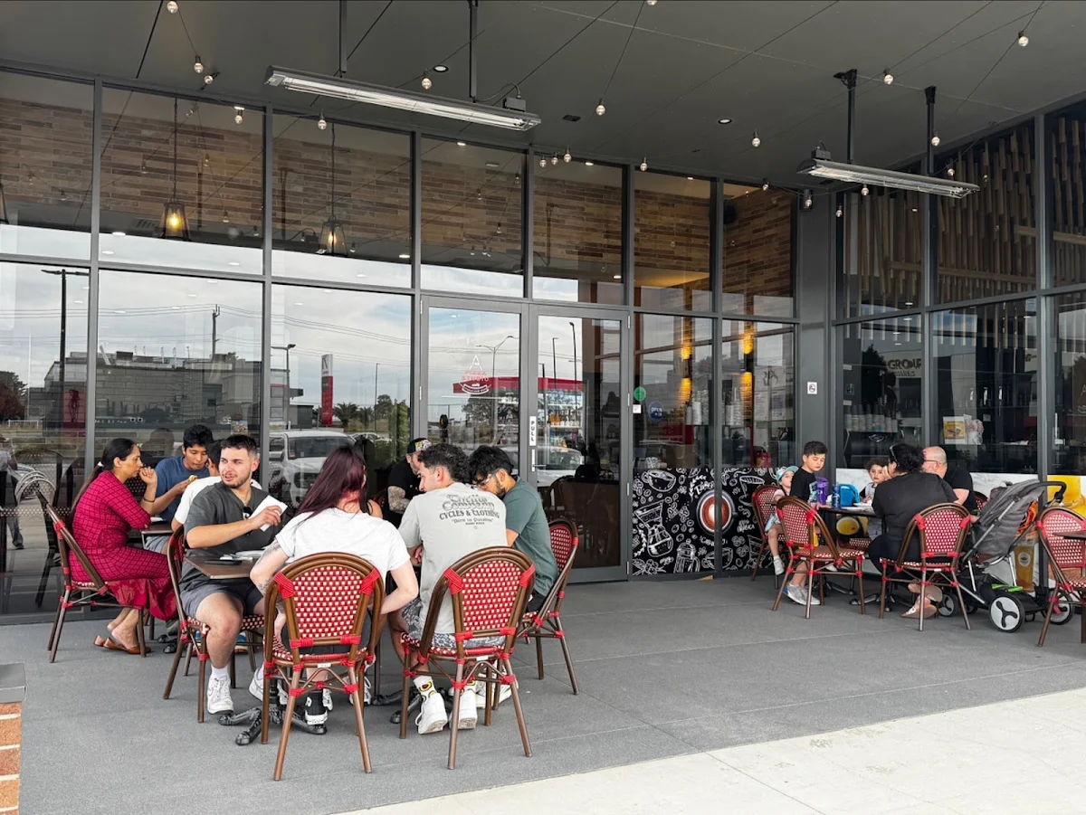 Vibe, The Pizza Studio Cafe'