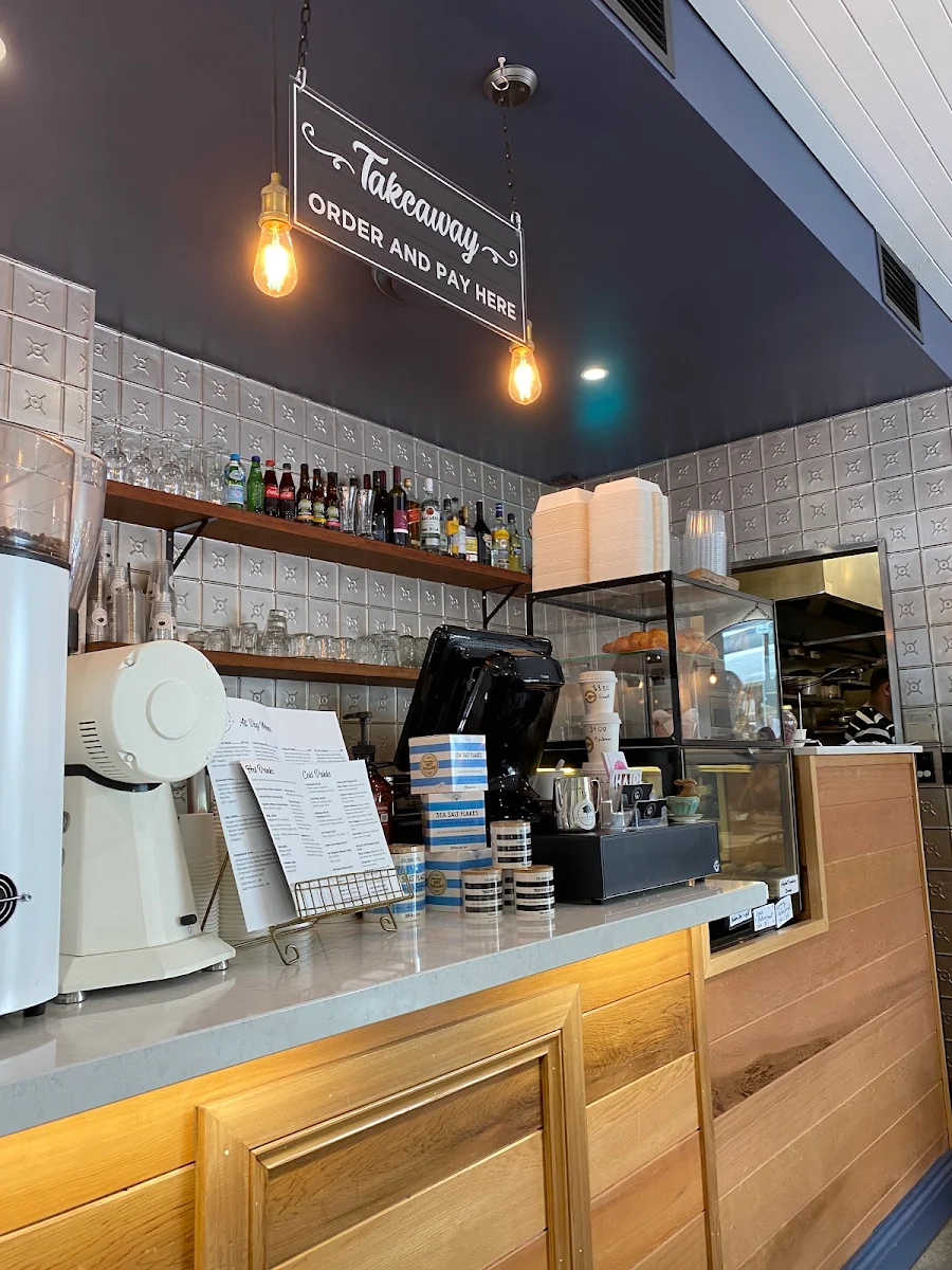 Vibe, Cedarwood Cafe