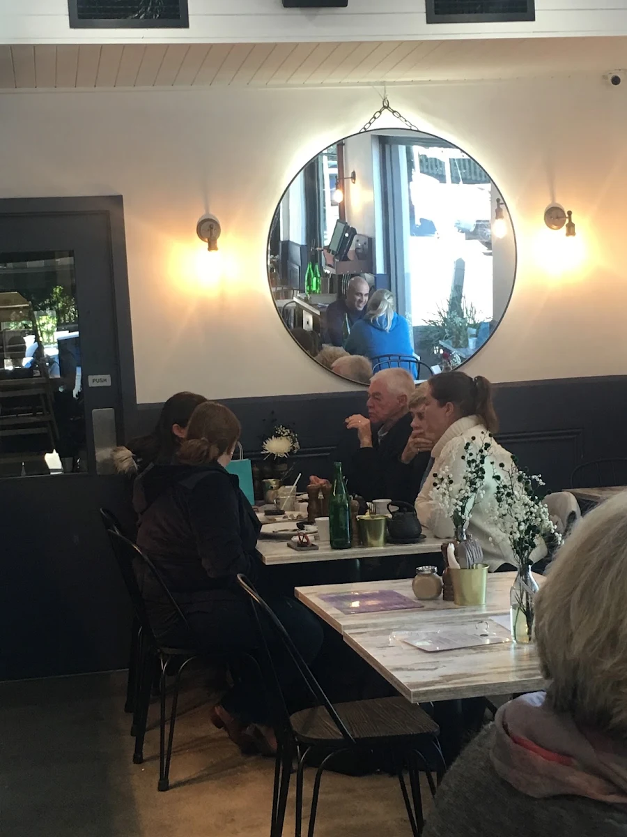 Vibe, Cedarwood Cafe