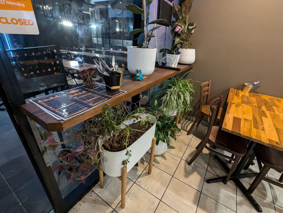 Vibe, PERSO Home Style Grill & Kebabs