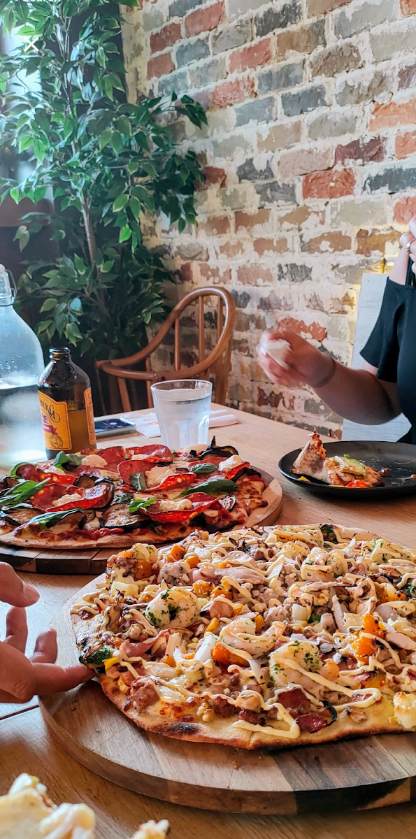 Food & drink, DiRoma Pizzeria