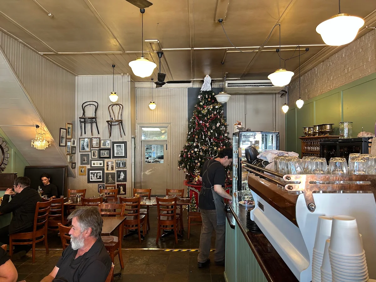 Vibe, Little Swallow Cafe