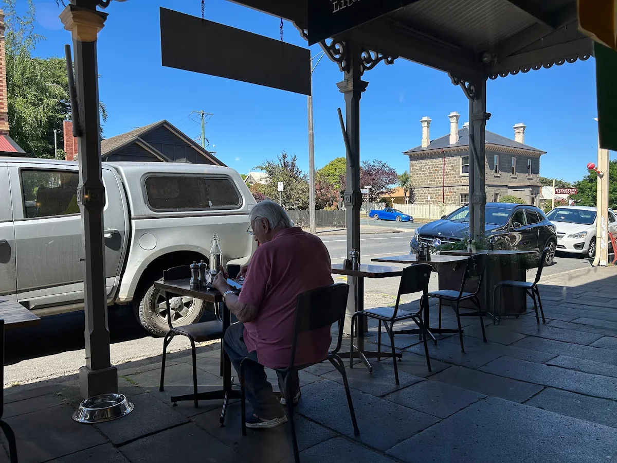 Vibe, Little Swallow Cafe