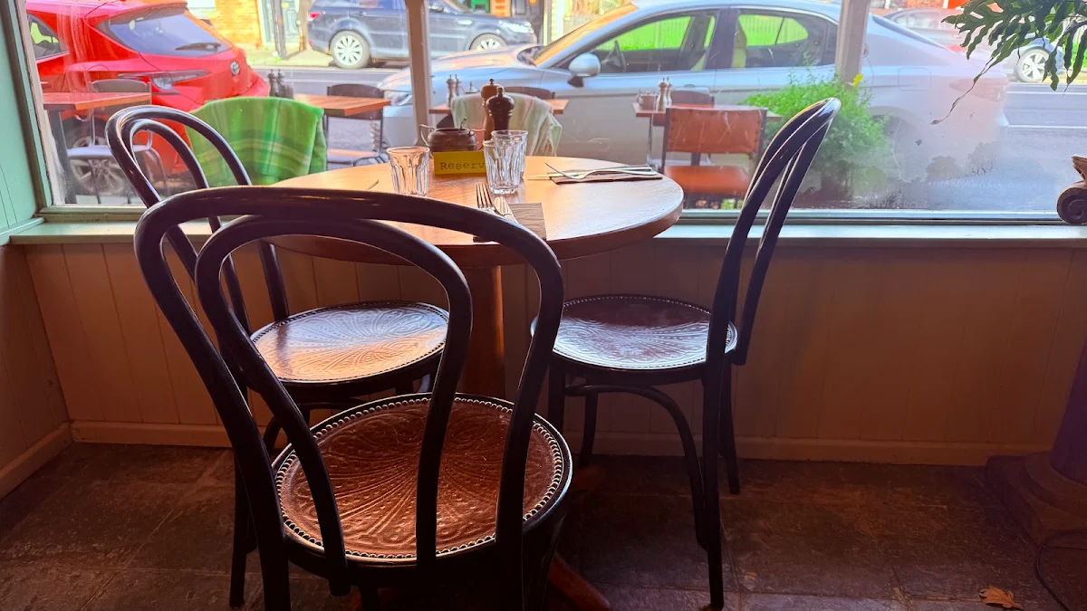 Vibe, Little Swallow Cafe