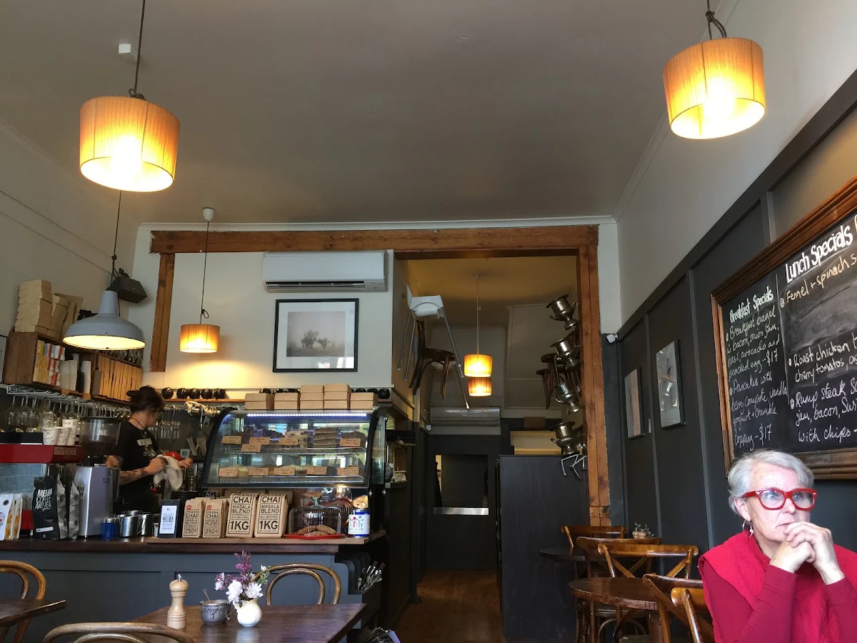 Vibe, Little Swallow Cafe