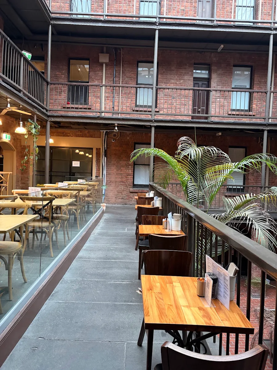 Vibe, Little Gordon Cafe