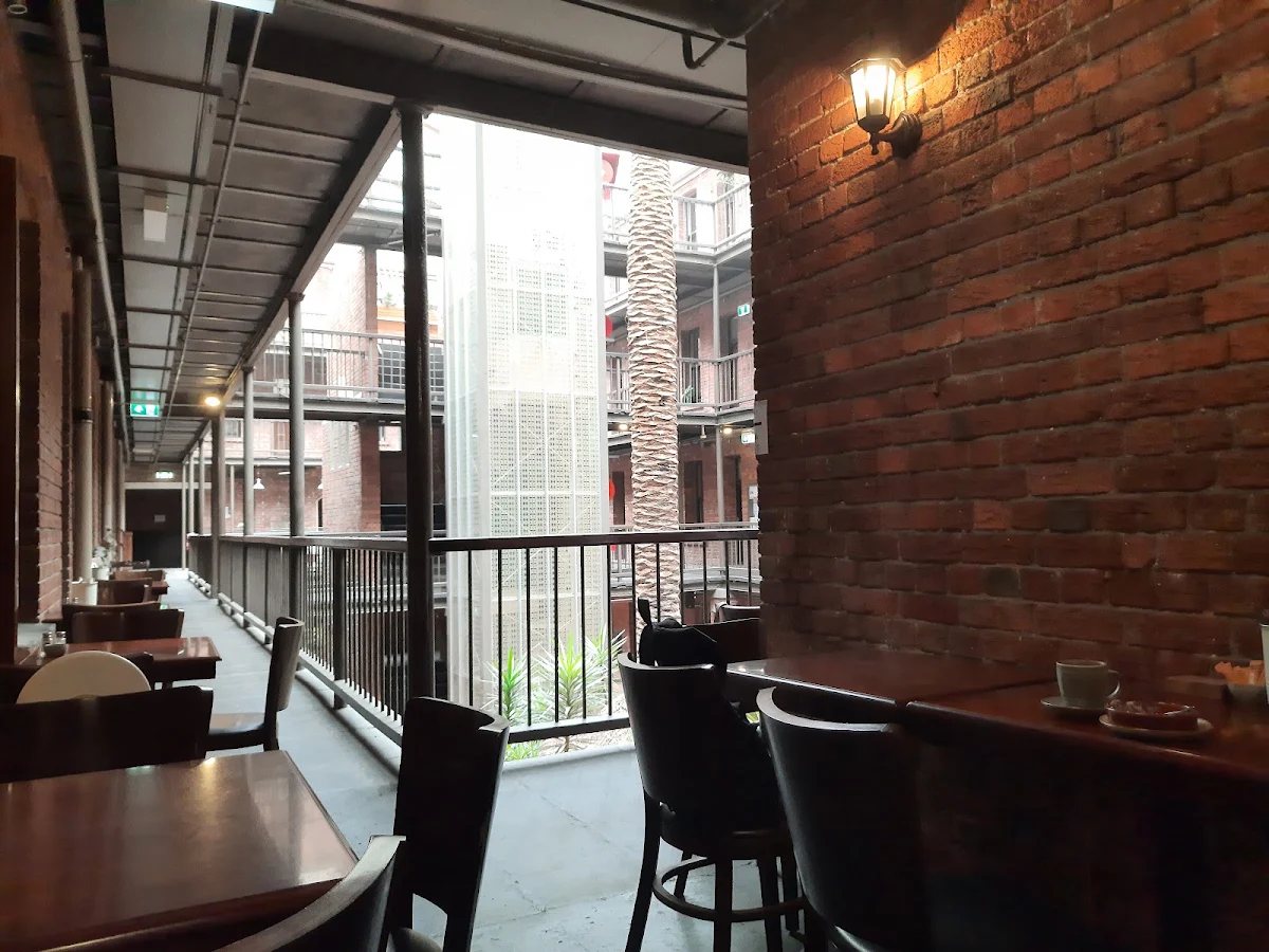 Vibe, Little Gordon Cafe