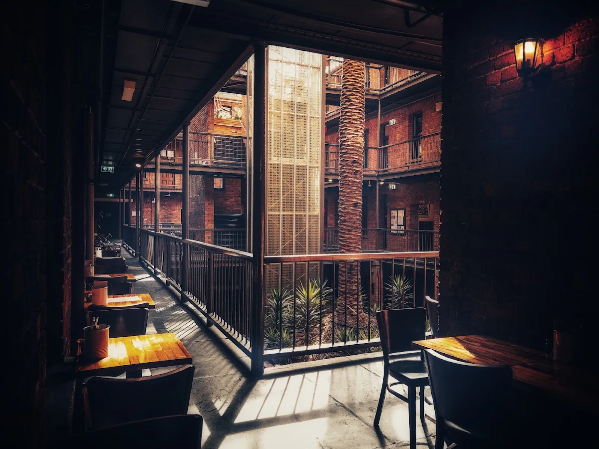 Vibe, Little Gordon Cafe