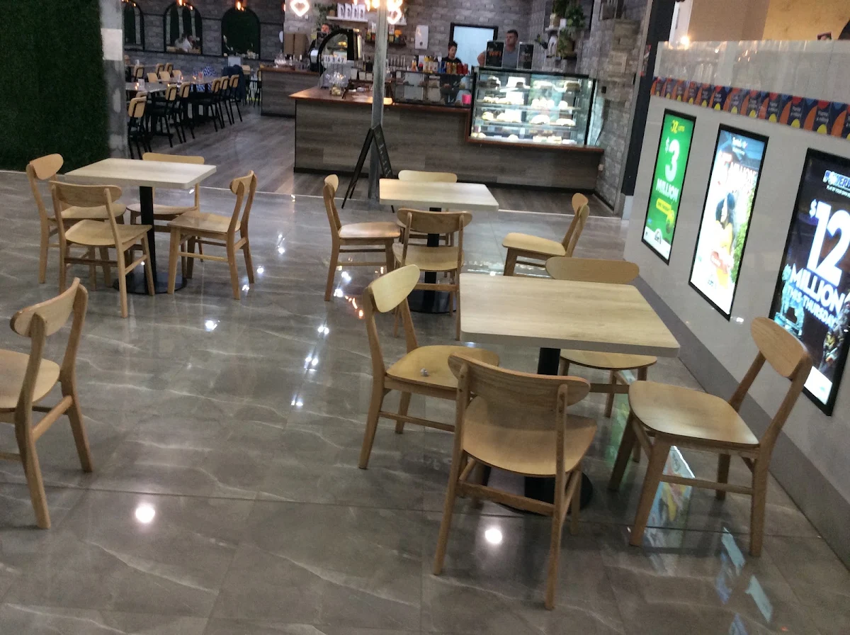 Vibe, Naughty or Nice Cafe