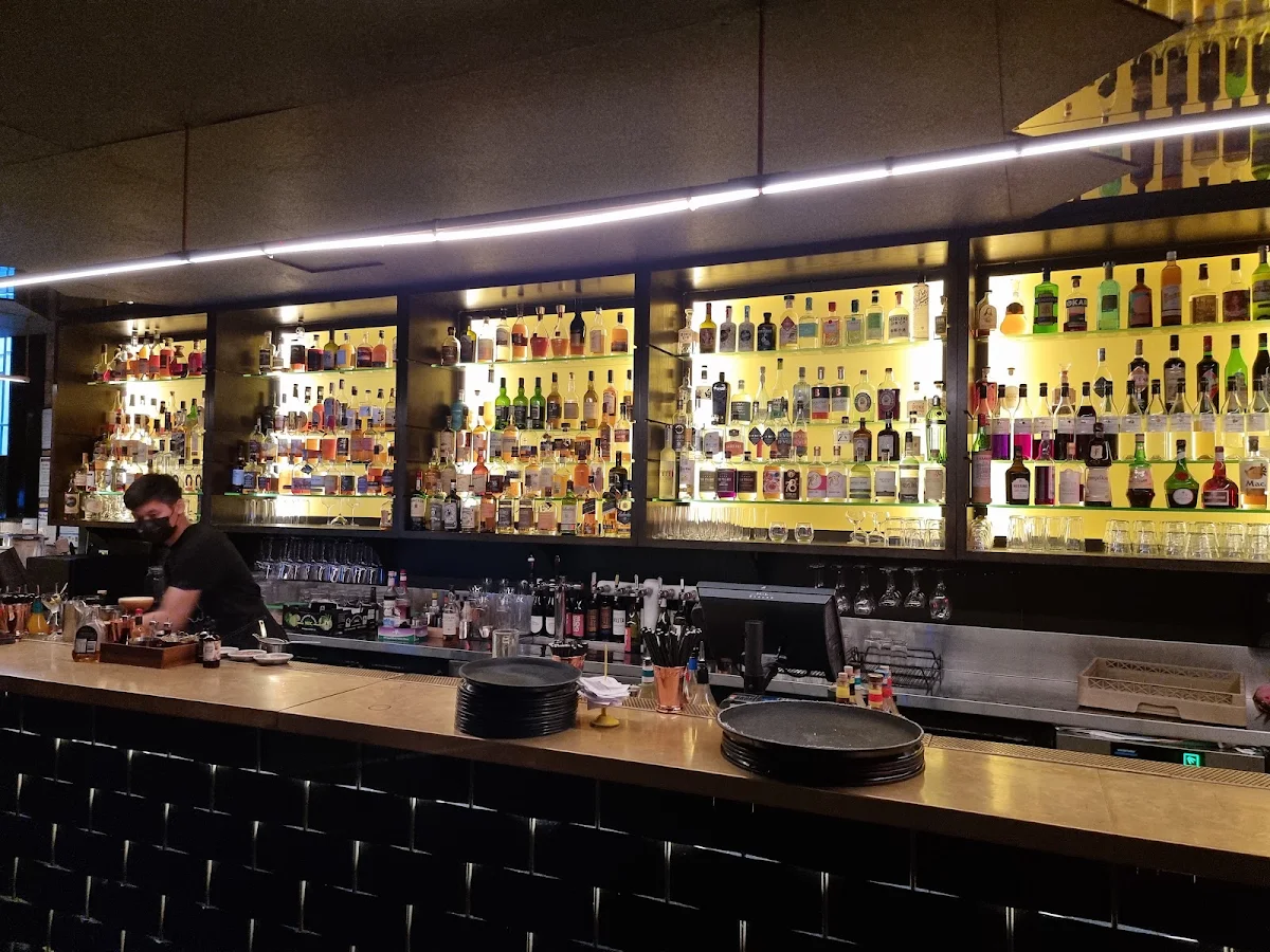 Vibe, GoGo Bar