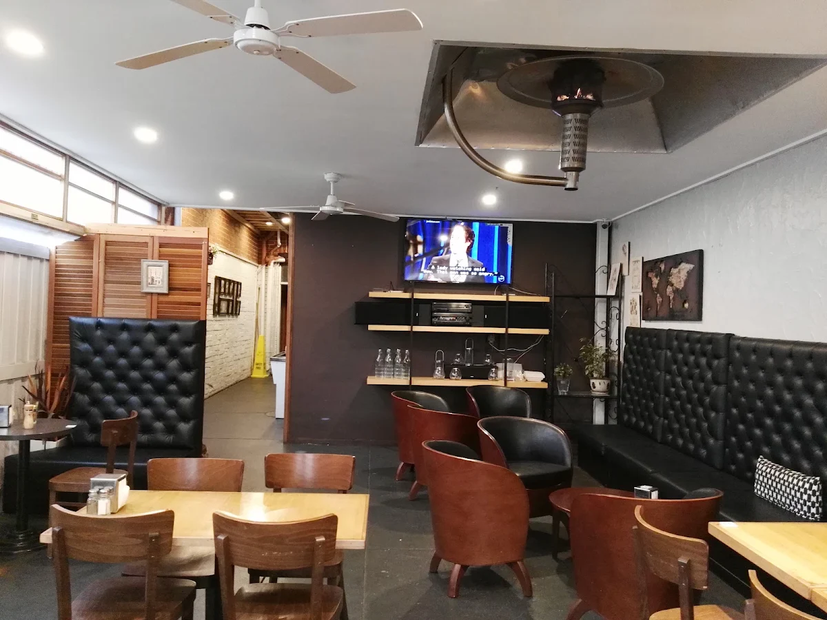 Vibe, Xpose Cafe