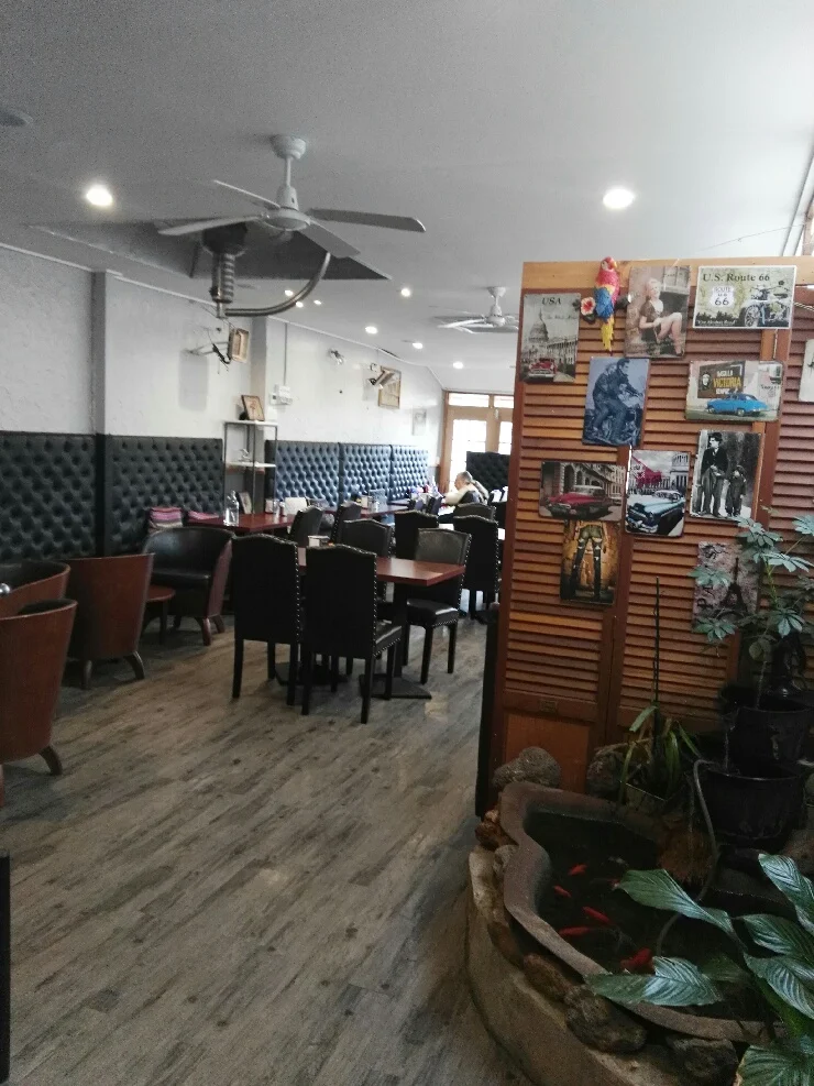 Vibe, Xpose Cafe