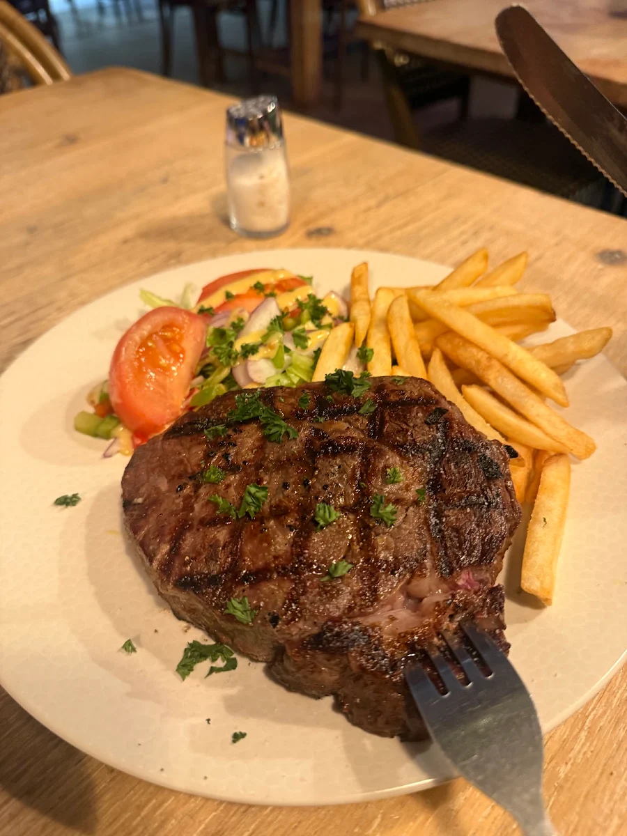 Food & drink, Lil'Ripper Cafe, Bar & Bistro