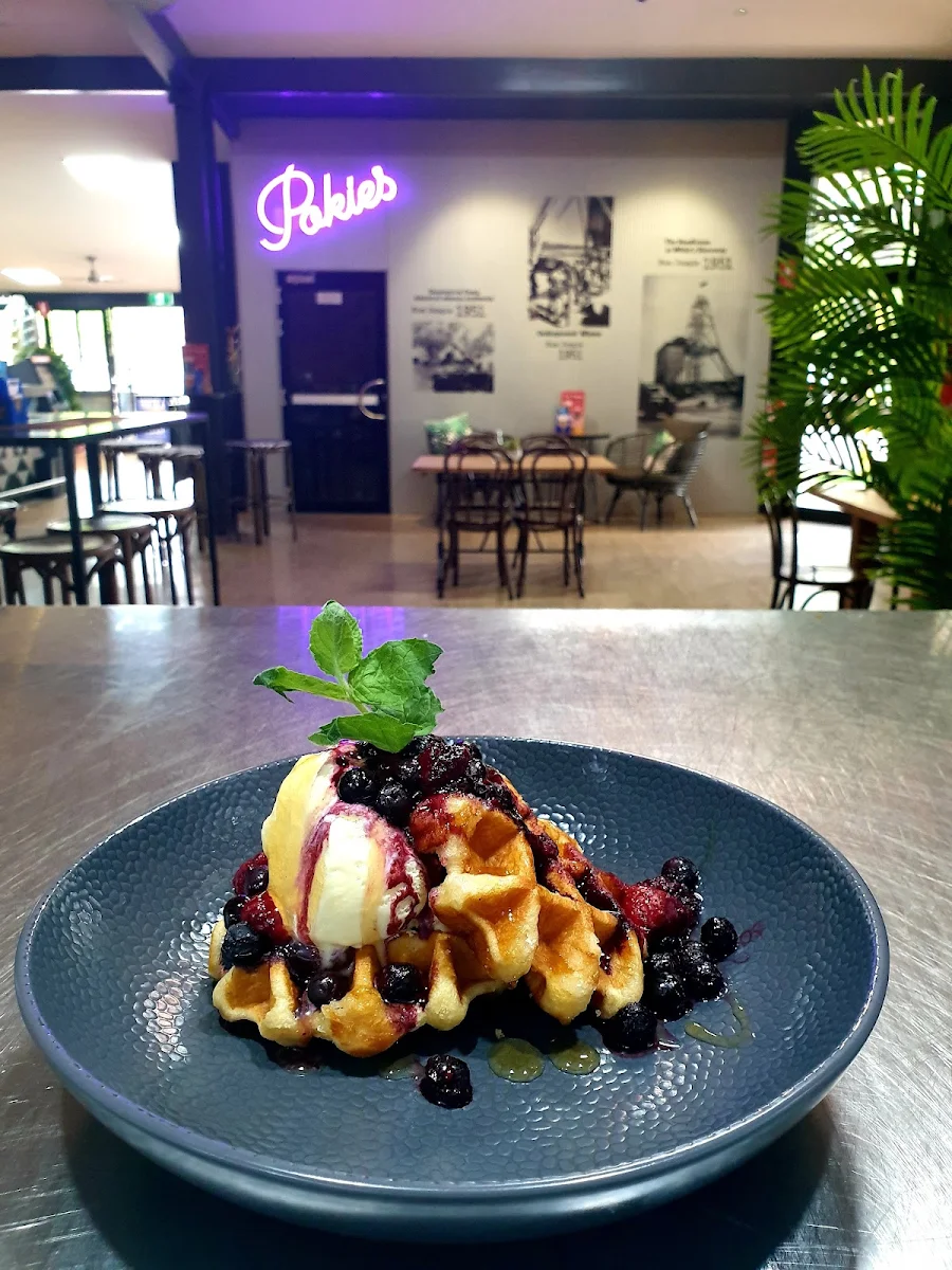 Food & drink, Lil'Ripper Cafe, Bar & Bistro