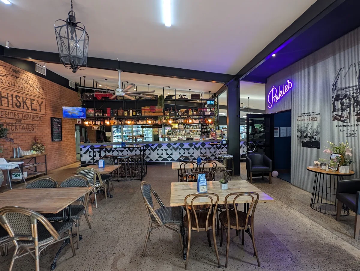 Vibe, Lil'Ripper Cafe, Bar & Bistro