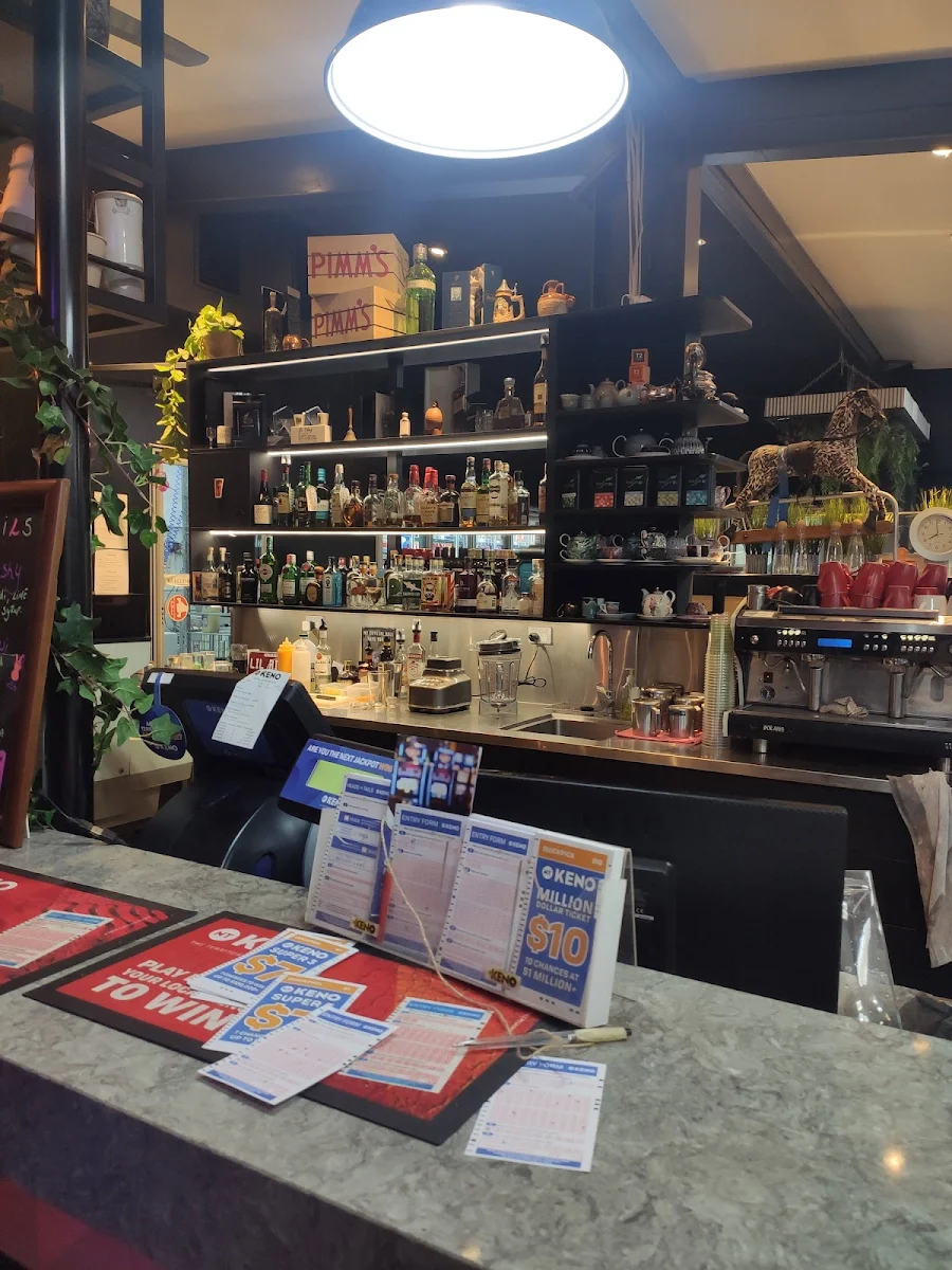 Vibe, Lil'Ripper Cafe, Bar & Bistro