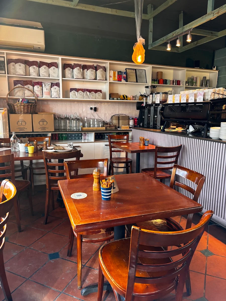 Vibe, Beess & Co Cafe