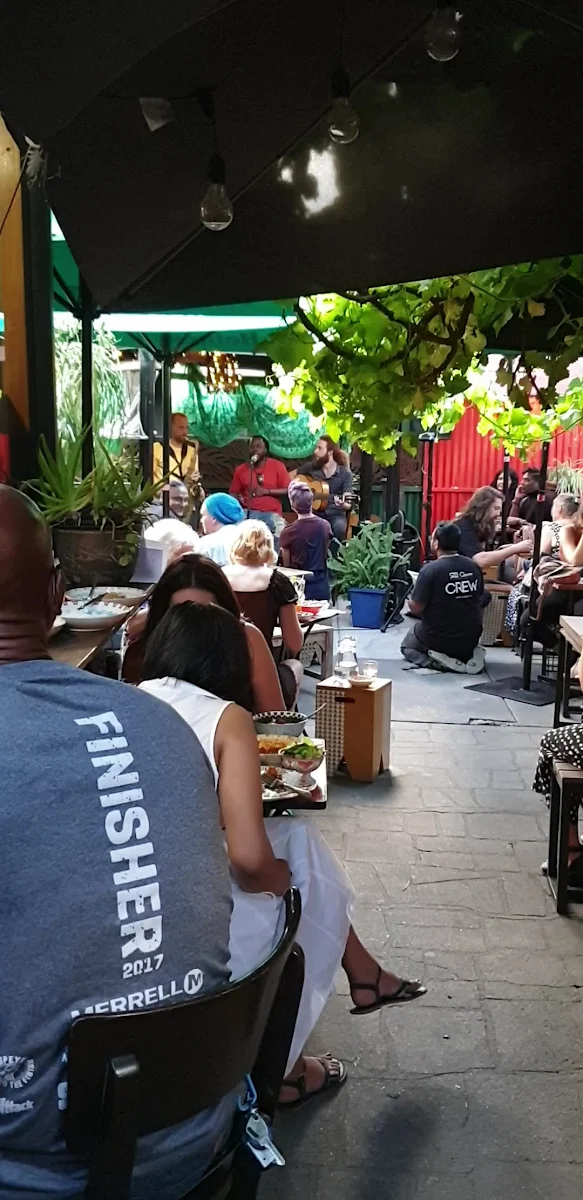 Vibe, Bar Oussou