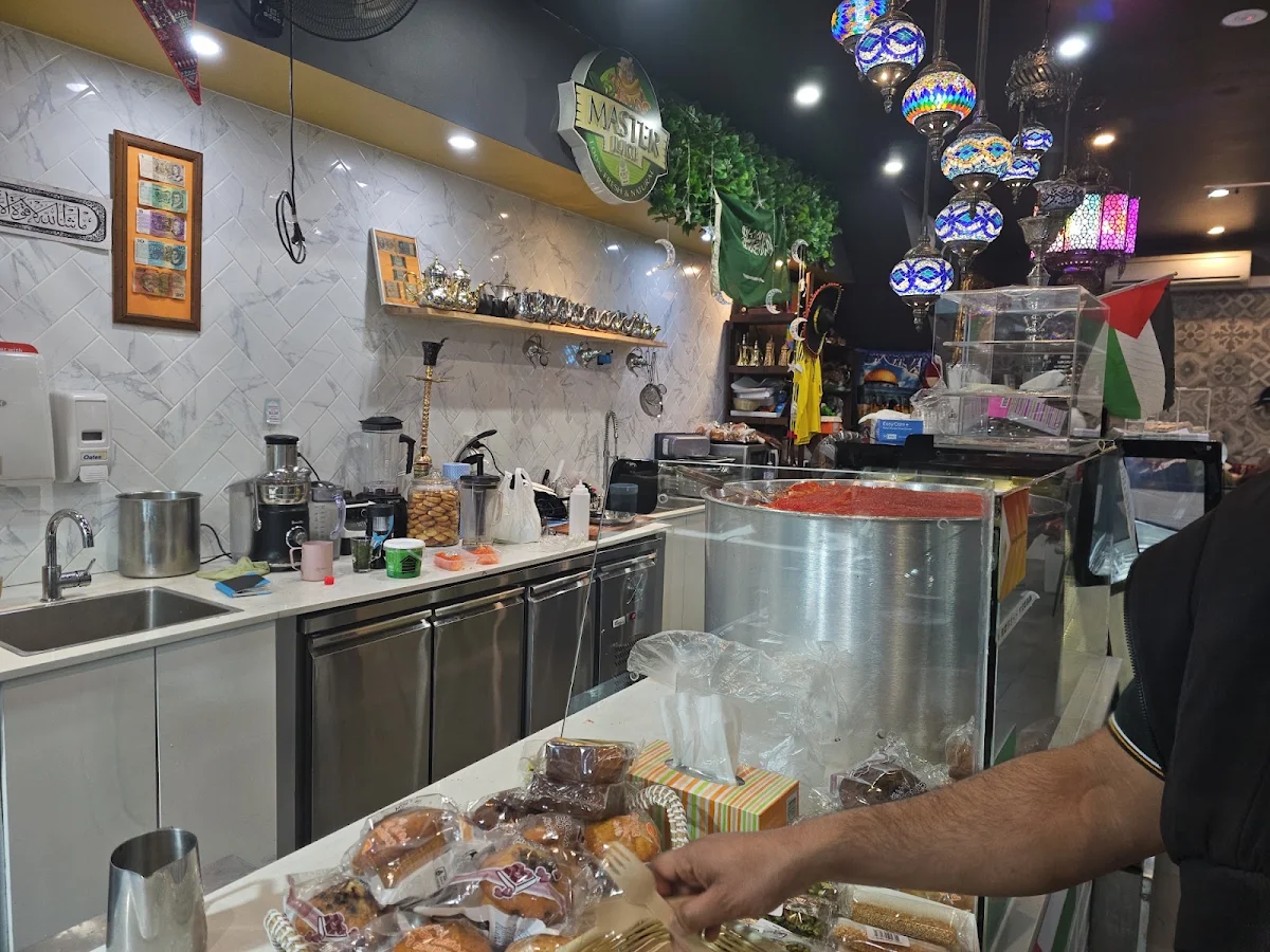 Vibe, Yummy Yummy Cafe