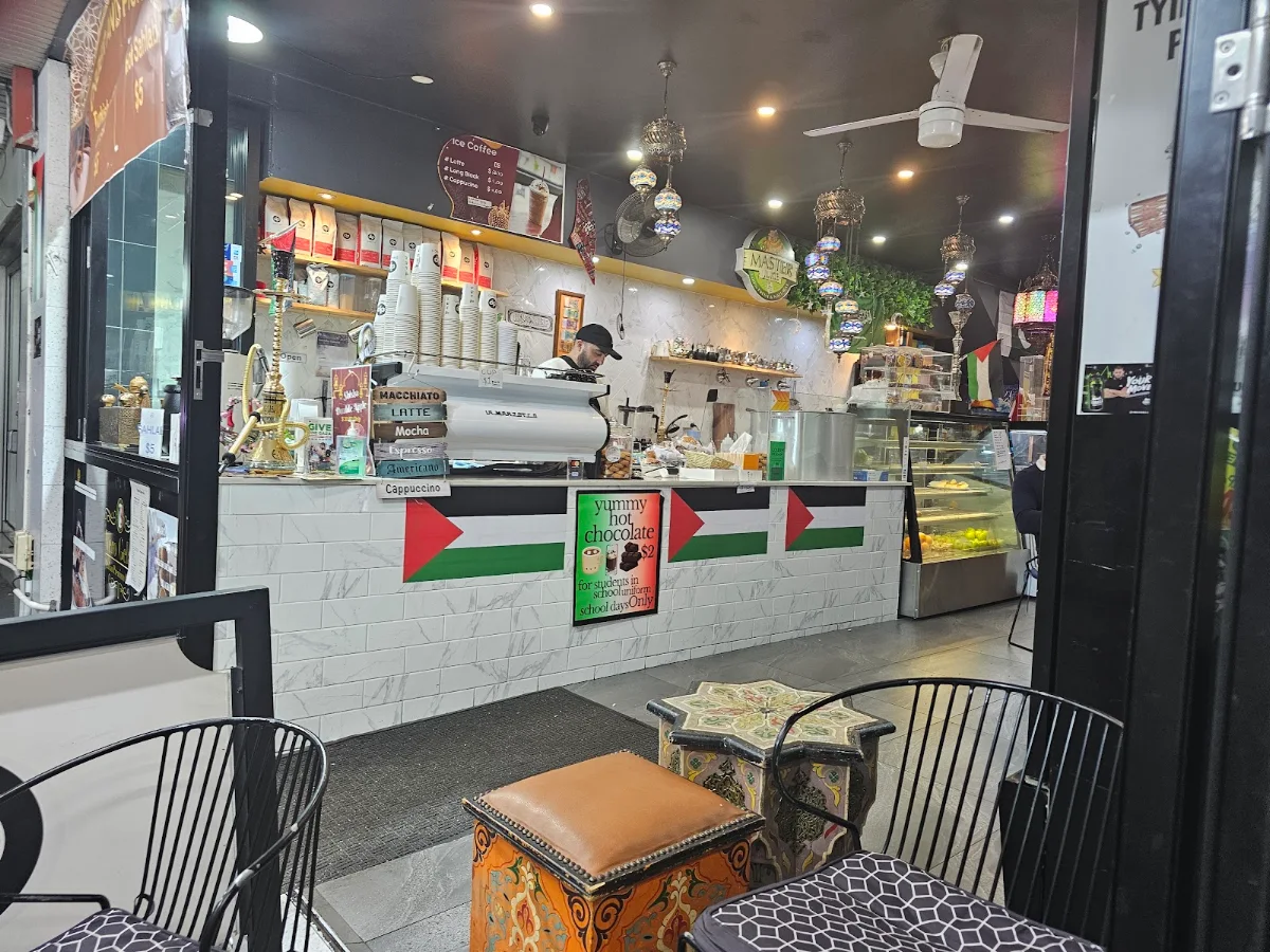 Vibe, Yummy Yummy Cafe