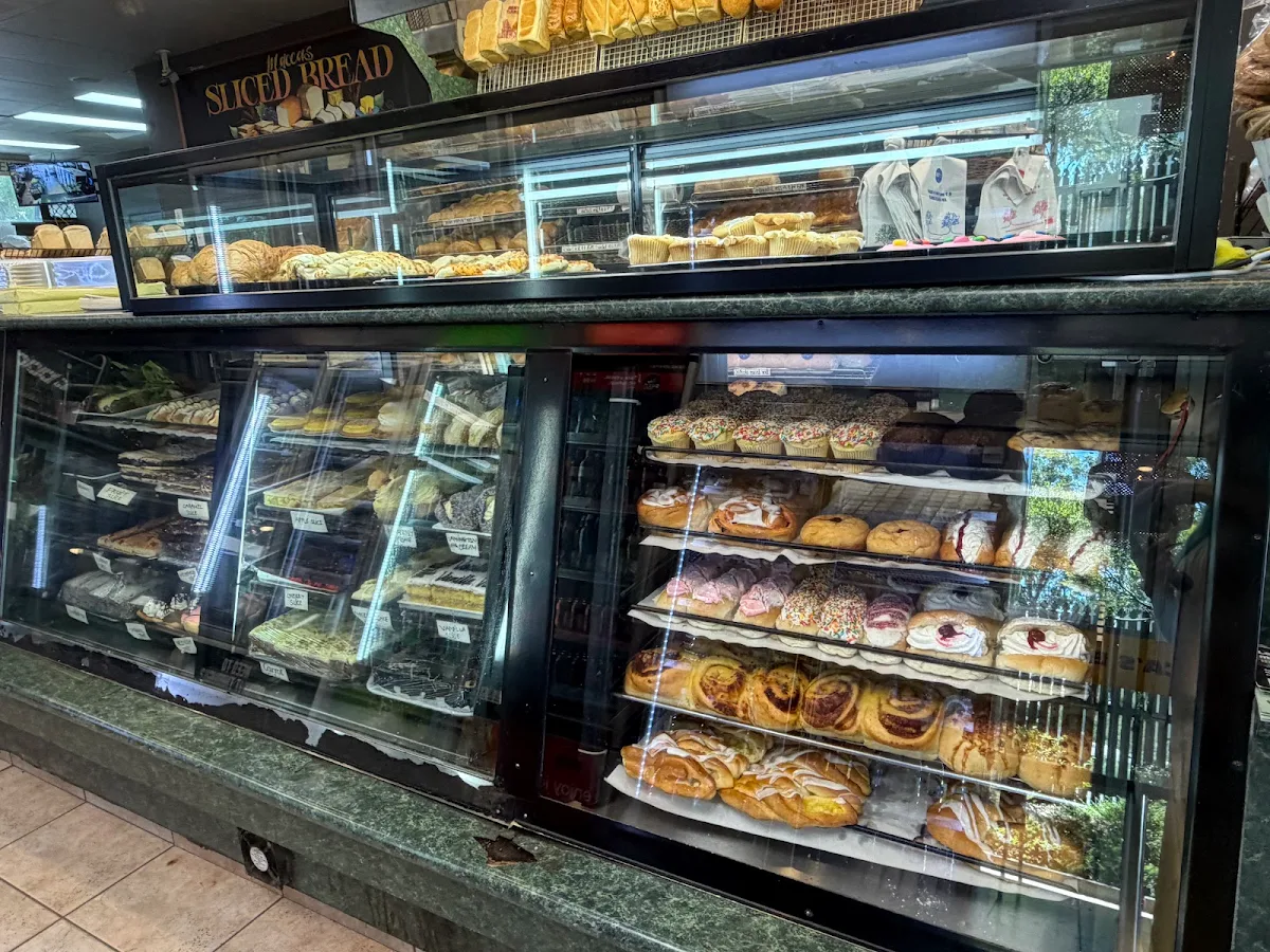 Vibe, Macca's Bake House
