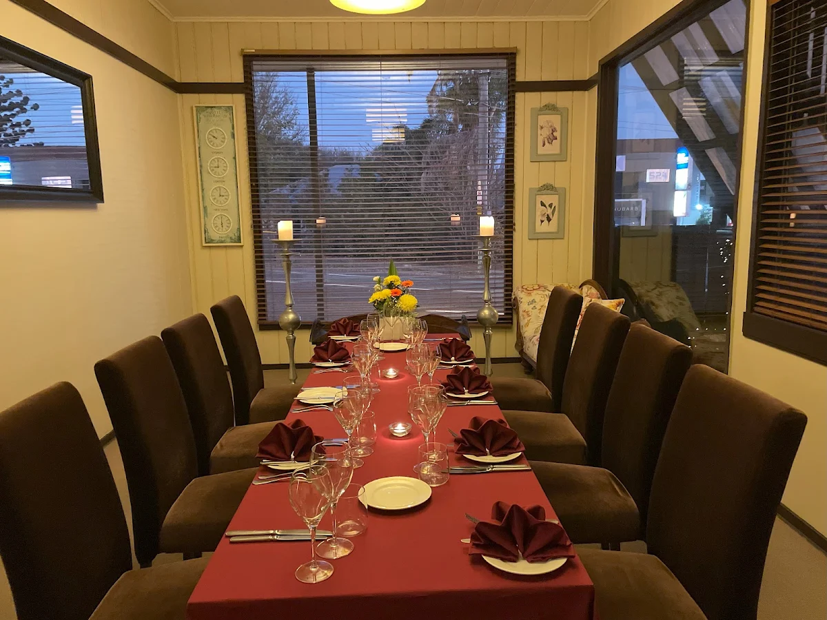 Vibe, Two Small Rooms Restaurant