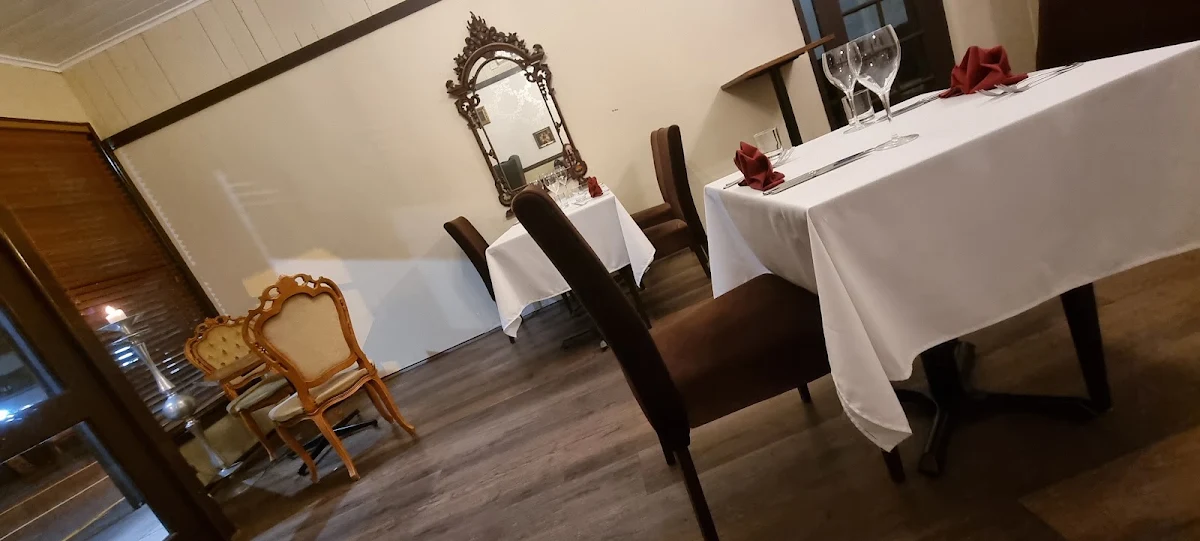 Vibe, Two Small Rooms Restaurant