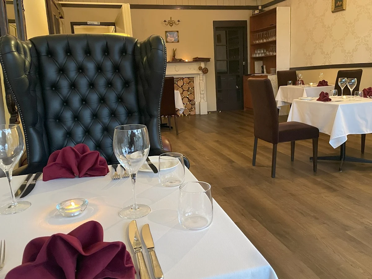 Vibe, Two Small Rooms Restaurant