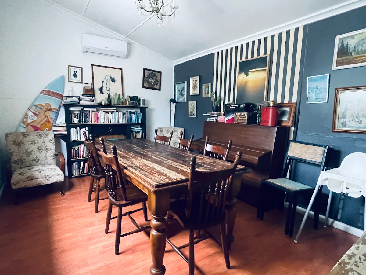 Vibe, Mr Paisleys Cafe
