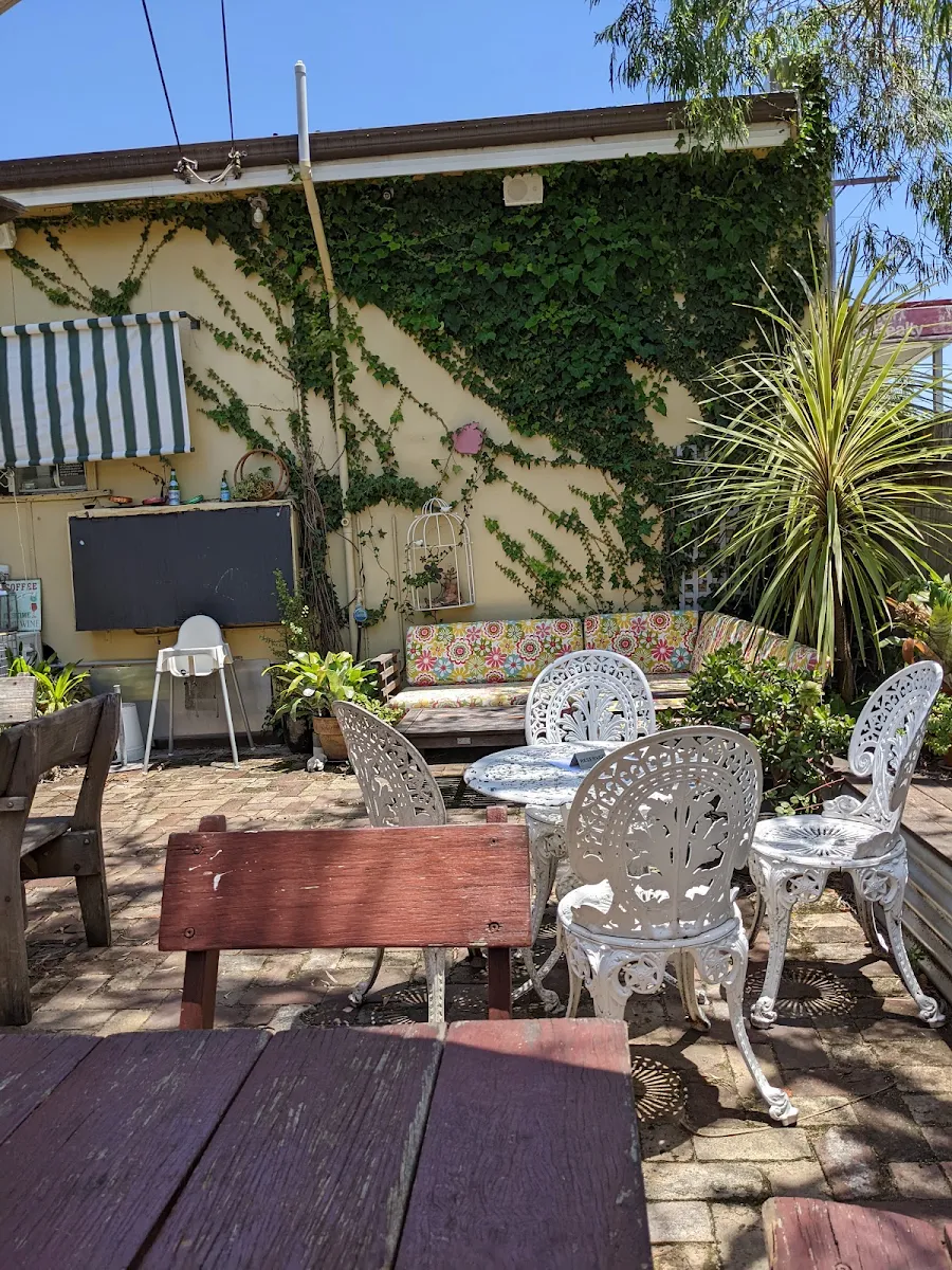 Vibe, Mr Paisleys Cafe
